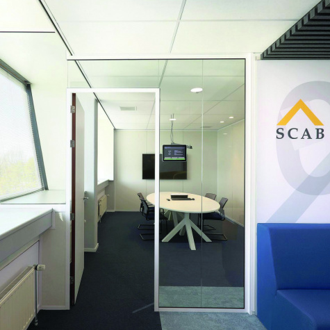 Nieuwe meetingrooms voor SCAB | Comcross
